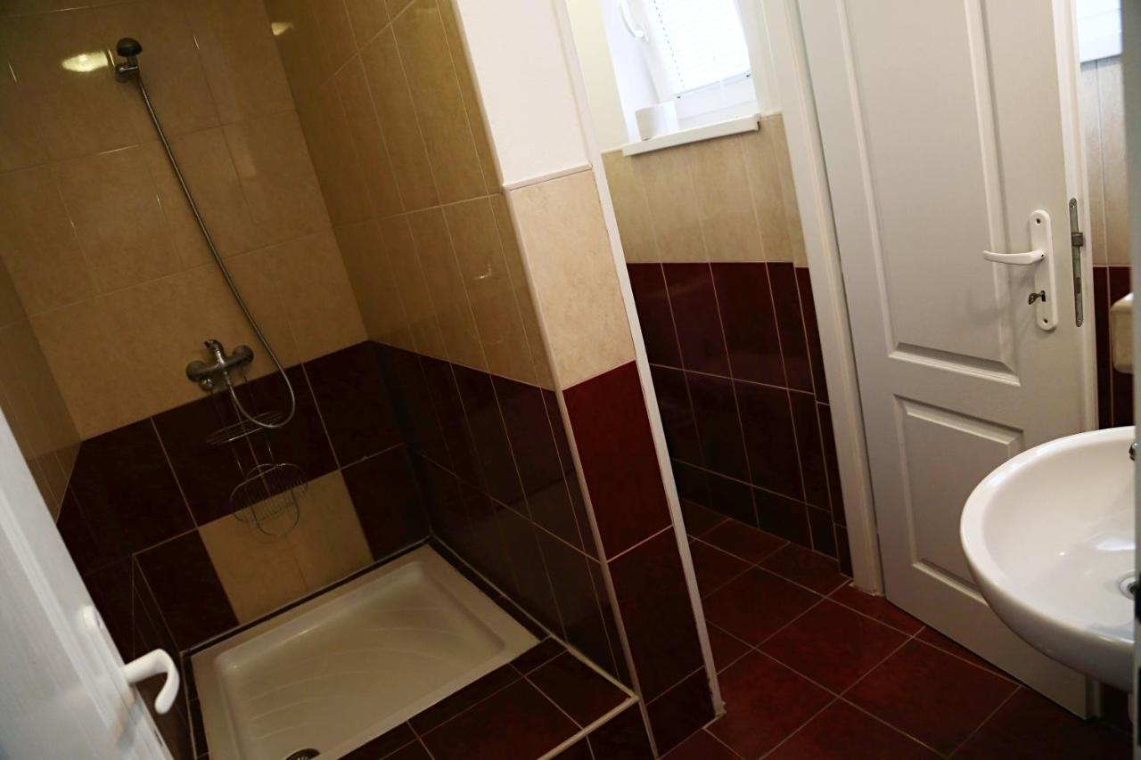 Apartmanovy Dom Flora Velky Meder Luaran gambar