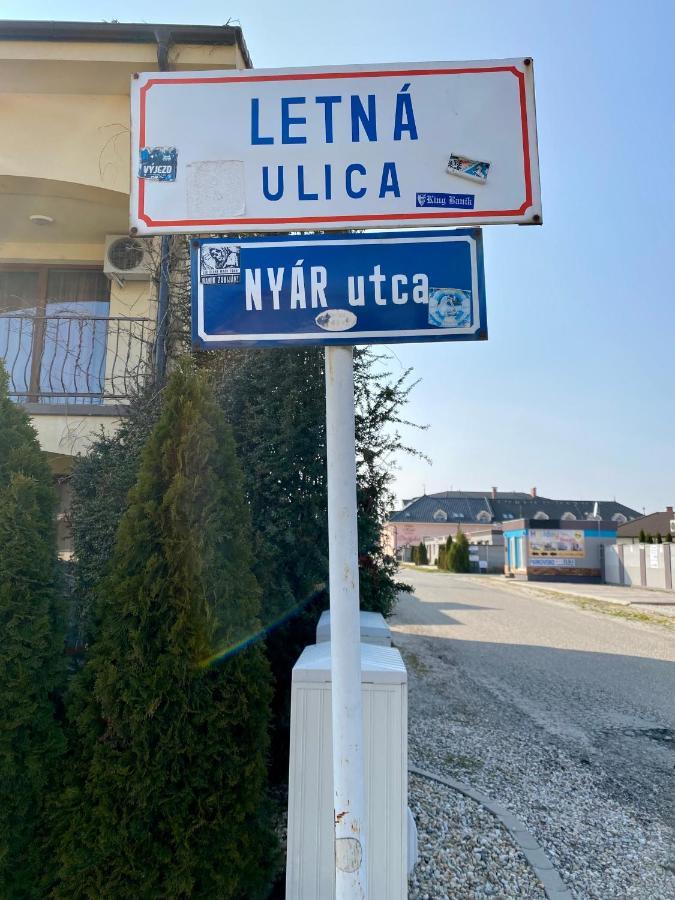 Apartmanovy Dom Flora Velky Meder Luaran gambar